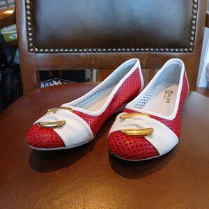 Comfortable and colorful low flats. with buckle.